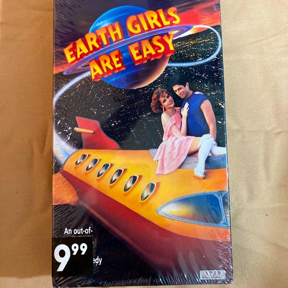 Earth Girls Are Easy Sealed VHS RARE - Picture 1 of 6